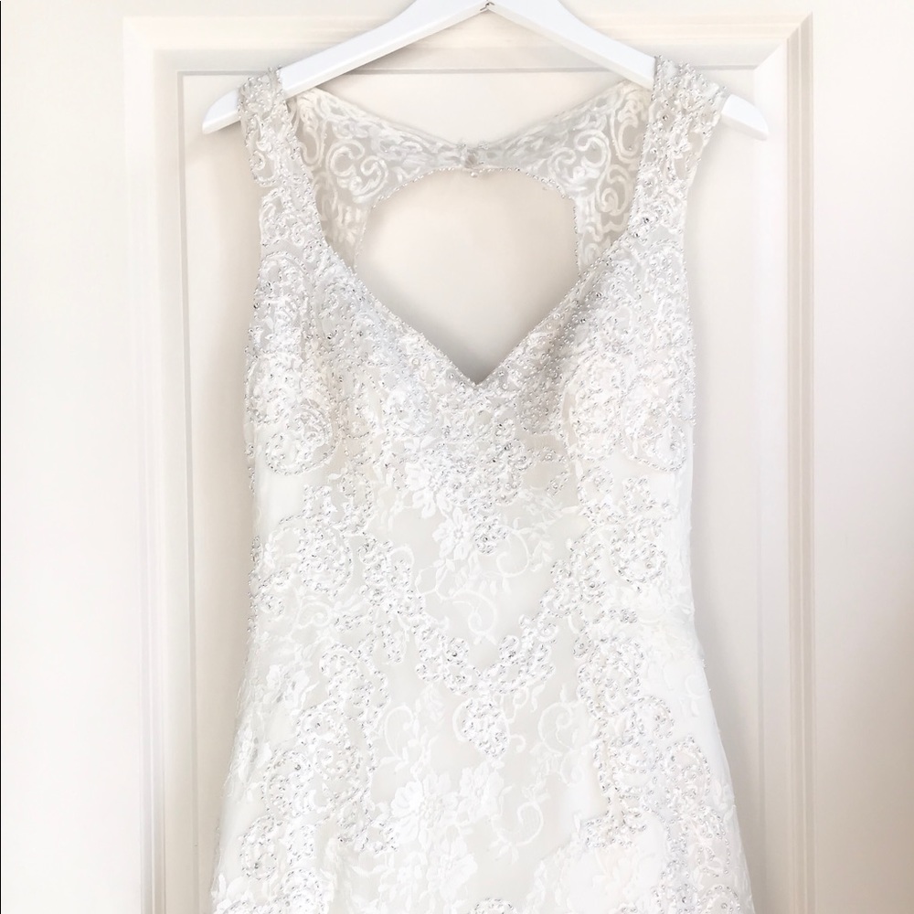 Lace - Keyhole back Bridal Gown